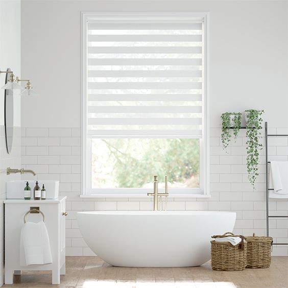 Home Bathroom Window - ม่านม้วนแบบซีบร้า ZSTARR สำหรับหน้าต่างบ้าน ป้องกันแสงแดด กันน้ำ ปรับความเป็นส่วนตัวได้สองระดับ