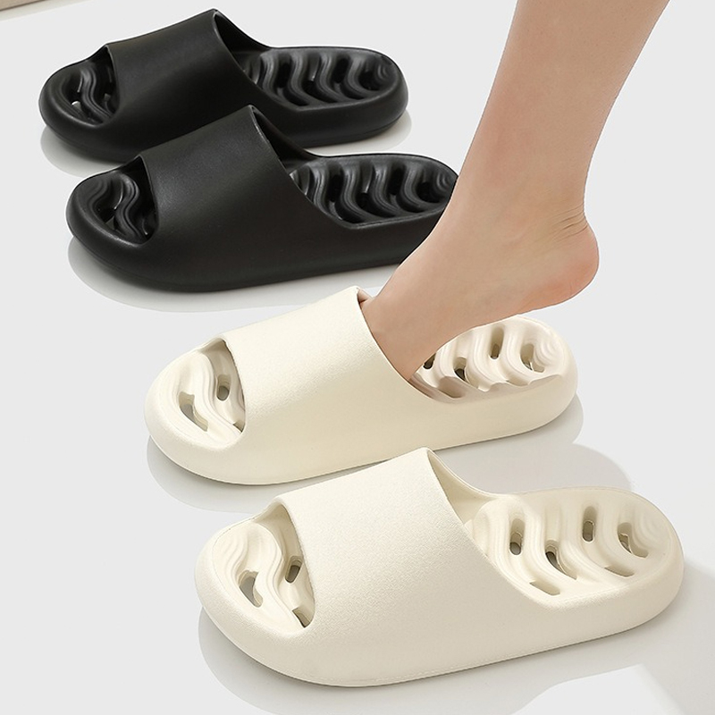 Home Outdoor Bathroom - รองเท้าแตะแบบสวมสำหรับผู้หญิงและผู้ชาย รุ่น Cloud Slipper แบบโปร่ง ระบายอากาศ